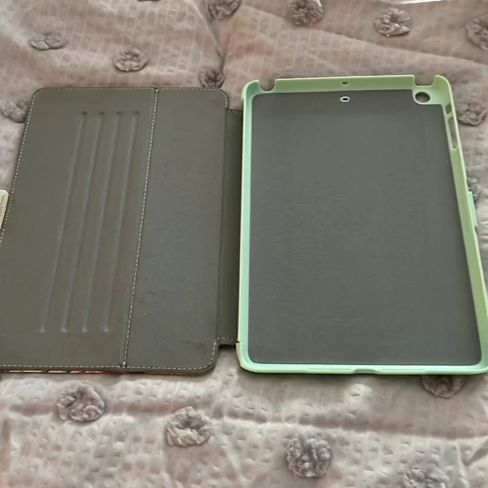 Hard case tablet cover